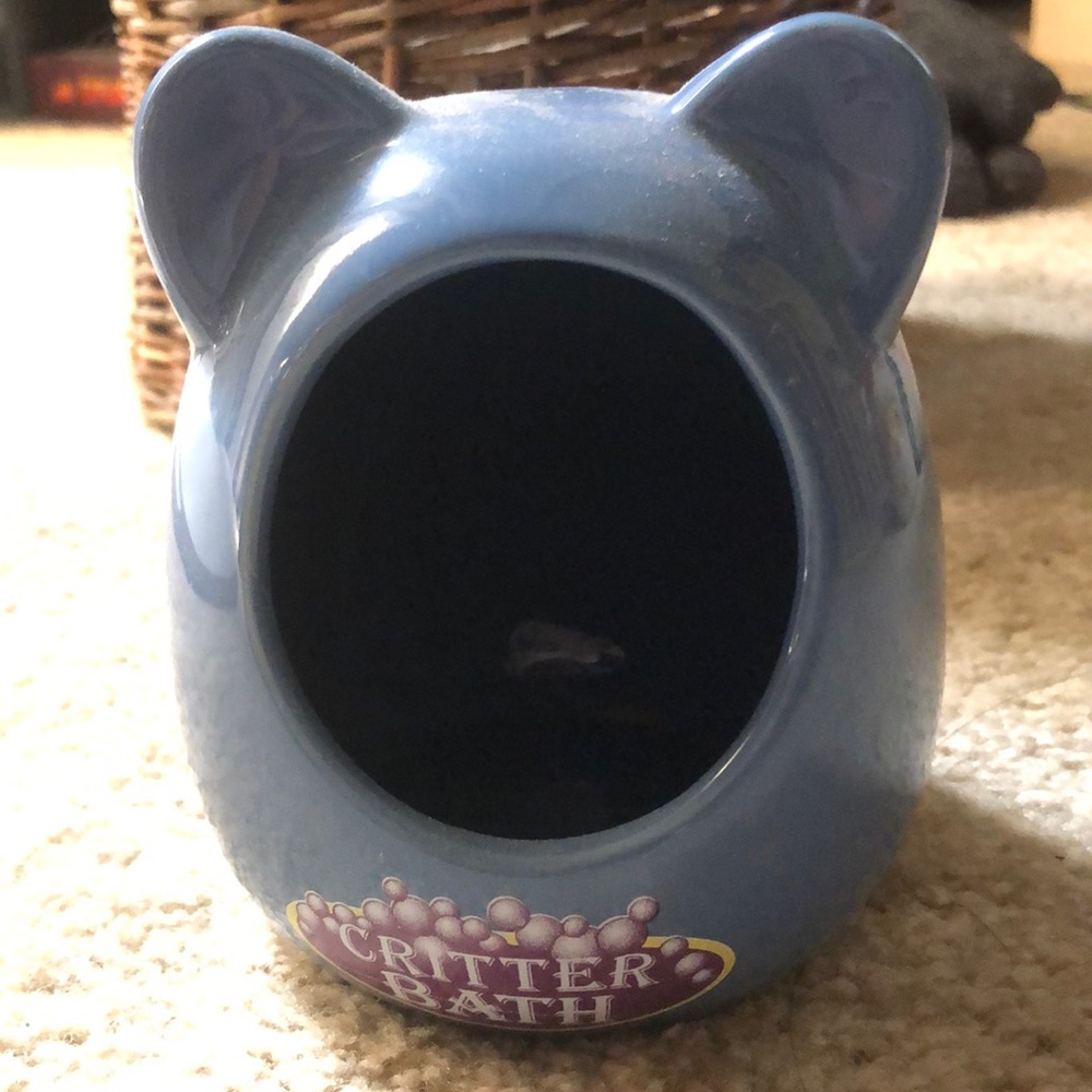 Ceramic critter bath for hamsters! Excellent condition.
